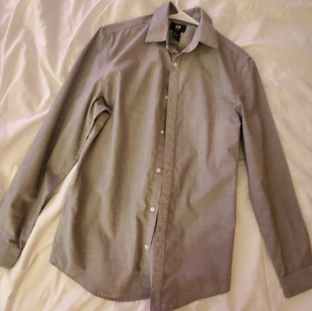 H&M Grey Long-Sleeved Button-Up